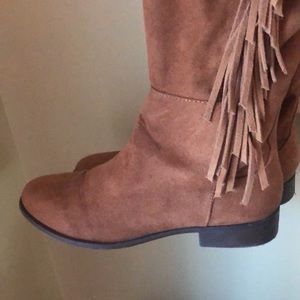 Tall suede fringe boots (slouch)